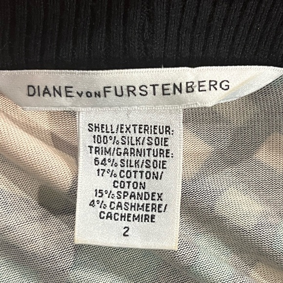 Diane VonFurstenburg Zerlinda silk jersey wrap dress in geometric print size 2 - Picture 6 of 7